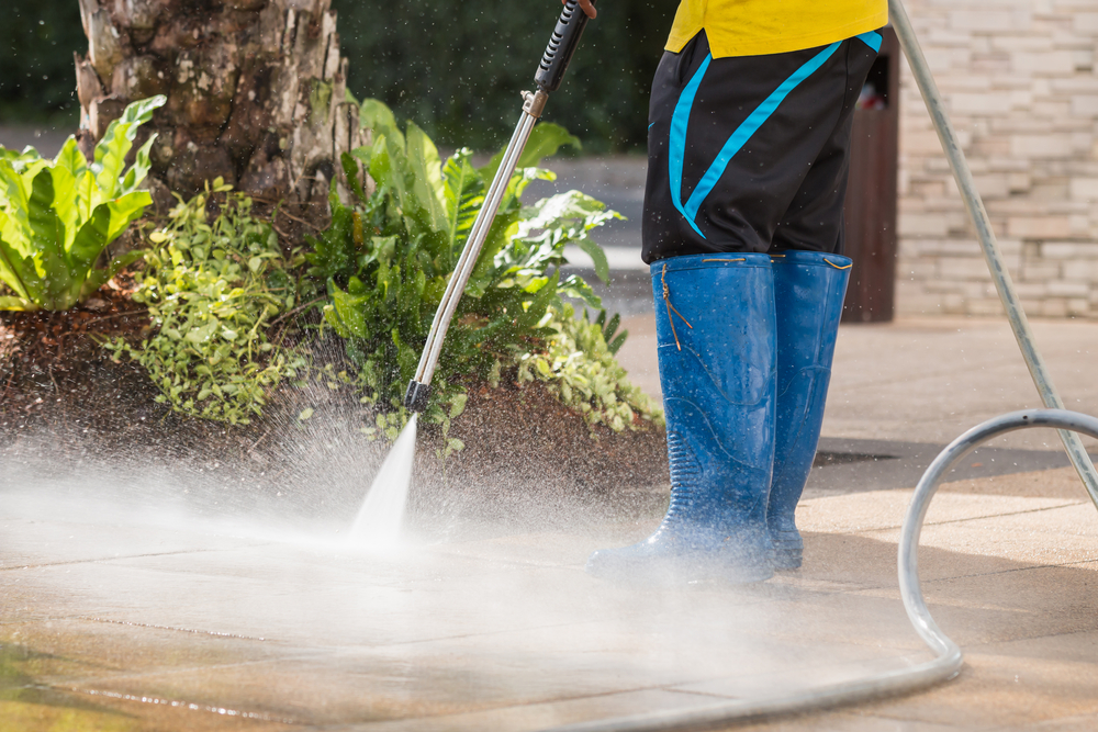 6 Benefits of Investing In Professional Sidewalk Cleaning